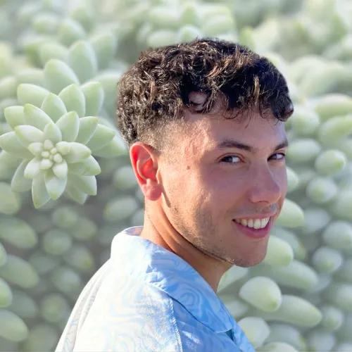 Fondateur du projet, spécialiste en marketing et management et passionné par l'entrepreneuriat.